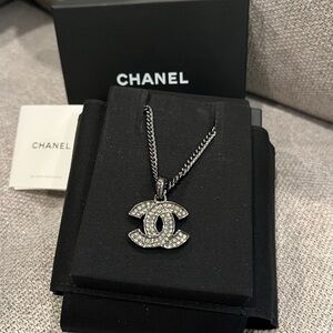 New CHANEL CC Logo Dark Silver Diamanté Crystal Necklace